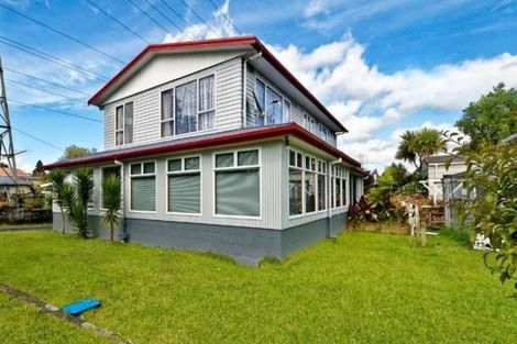 Photo of property in 46 Queen Mary Avenue, New Lynn, Auckland, 0600