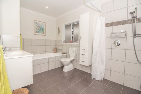 Photo of property in 94 Derby Street, Westport, 7825