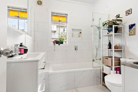 Photo of property in 1a Islington Avenue, New Lynn, Auckland, 0600