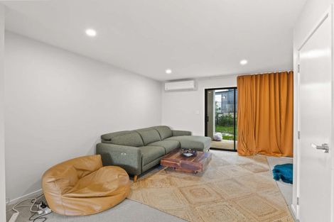 Photo of property in 2 Mikoikoi Crescent, Mangere Bridge, Auckland, 2022