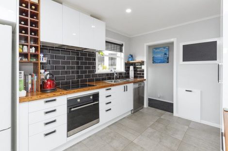 Photo of property in 10 Pitama Road, Awapuni, Palmerston North, 4412