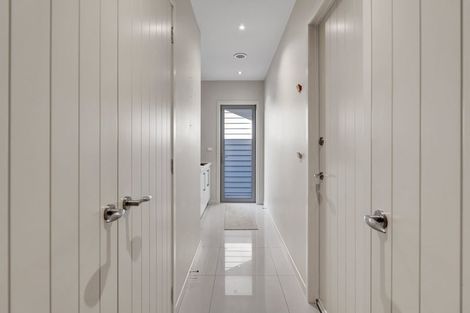 Photo of property in 1 Gleneagles Way, Waiwhakaiho, New Plymouth, 4312