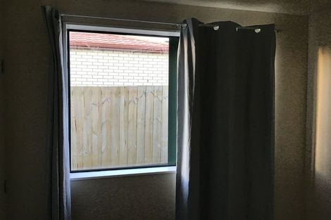 Photo of property in 36 Woodbank Drive, Glen Eden, Auckland, 0602