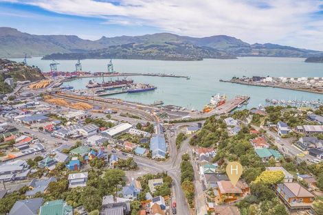Photo of property in 13 Hawkhurst Road, Lyttelton, 8082