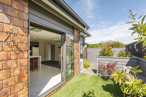 Photo of property in 18 Galea Grove, Kelvin Grove, Palmerston North, 4414