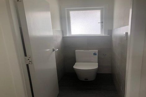 Photo of property in 16 Parrs Cross Road, Henderson, Auckland, 0612