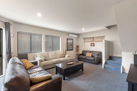 Photo of property in 37 Fields Parade, Oteha, Auckland, 0632