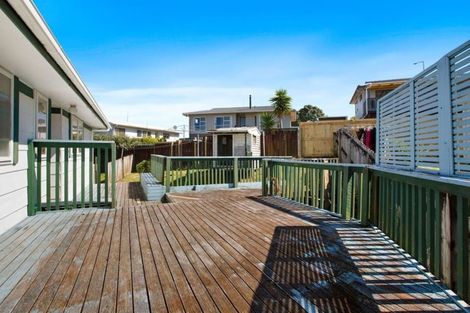 Photo of property in 17 Magdalen Place, West Harbour, Auckland, 0618