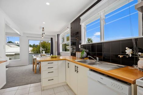 Photo of property in 2/13 Tilden Avenue, Hillcrest, Auckland, 0627