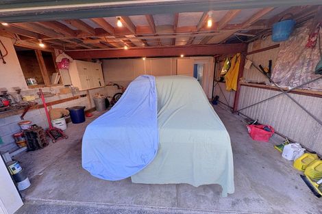 Photo of property in 5 Oakleigh Street, Maungaraki, Lower Hutt, 5010