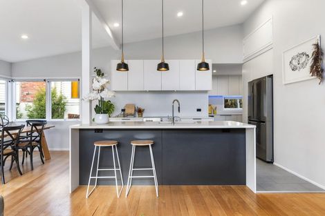 Photo of property in 62 Eskdale Road, Birkdale, Auckland, 0626