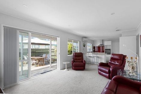 Photo of property in 2/8 Riverside Road, Orewa, 0931