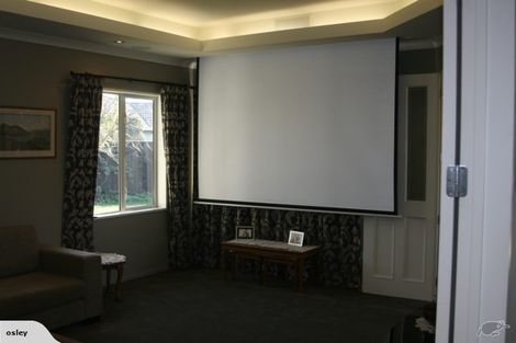 Photo of property in 1 Holly Place, Rangiora, 7400