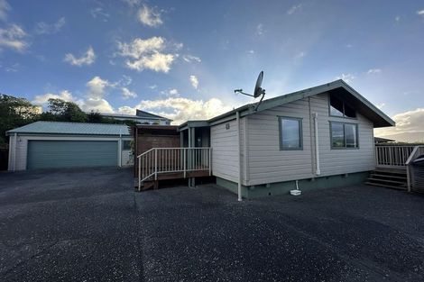 Photo of property in 8a Riverstone Drive, Riverstone Terraces, Upper Hutt, 5018
