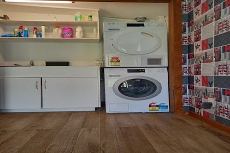 Photo of property in 42 Kingswood Street, Takaro, Palmerston North, 4412