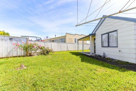 Photo of property in 75 Hillcrest Drive, Kelvin Grove, Palmerston North, 4414