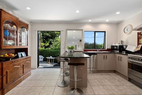 Photo of property in 222 Forrest Hill Road, Forrest Hill, Auckland, 0620