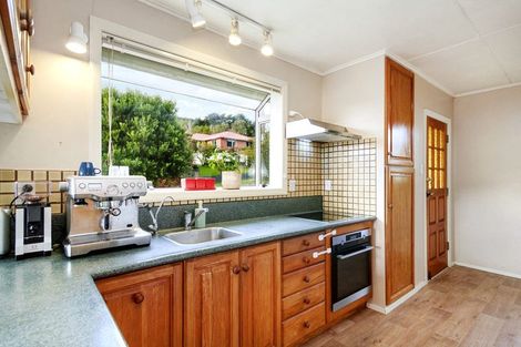 Photo of property in 2 Ryan Grove, Tawa, Wellington, 5028