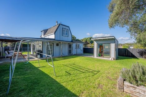 Photo of property in 30 Rangihiroa Street, Waikanae Beach, Waikanae, 5036
