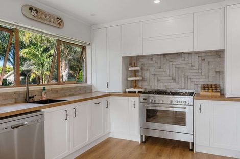 Photo of property in 6 Koromiko Place, Waiuku, 2123