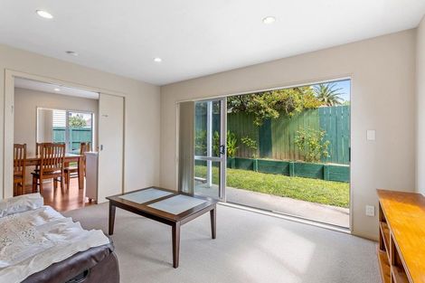 Photo of property in 12 Merlot Way, Te Atatu South, Auckland, 0610
