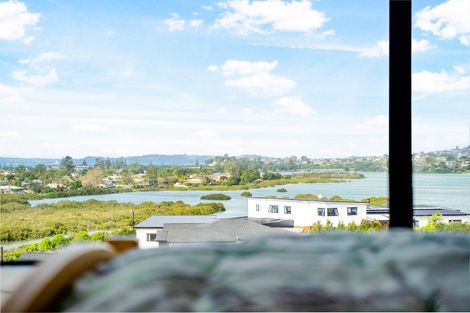 Photo of property in 69 Maka Terrace, Orewa, 0931