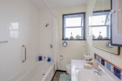 Photo of property in 1 Kings Drive, Levin, 5510