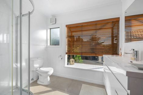 Photo of property in 14 Hebe Place, Birkenhead, Auckland, 0626