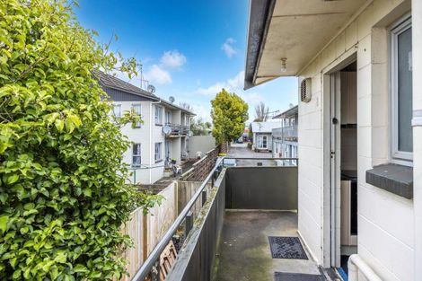 Photo of property in 8/4 Wha Street, Frankton, Hamilton, 3204