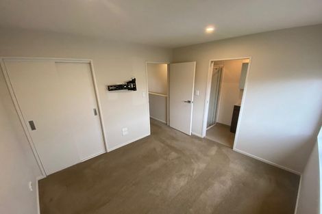 Photo of property in 29/11 Ray Small Drive, Papakura, 2110