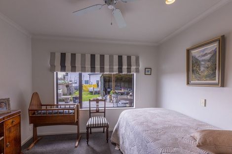 Photo of property in 14 Brooker Place, Waipukurau, 4200