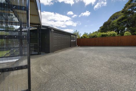 Photo of property in 19 Kohu Road, Titirangi, Auckland, 0604