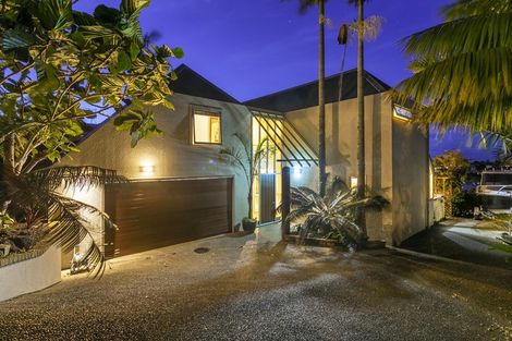 Photo of property in 2/5 Mizpah Road, Waiake, Auckland, 0630