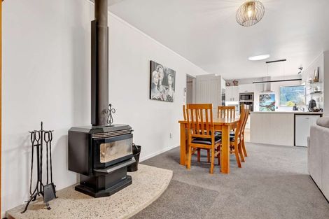 Photo of property in 58a Aquarius Drive, Kawaha Point, Rotorua, 3010