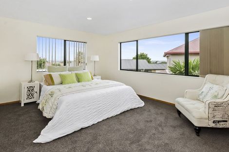 Photo of property in 1/10 Hilltop Road, Clover Park, Auckland, 2019