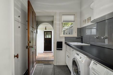 Photo of property in 16 Hinewa Road, Otumoetai, Tauranga, 3110