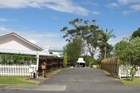 Photo of property in 65 West Harbour Drive, West Harbour, Auckland, 0618