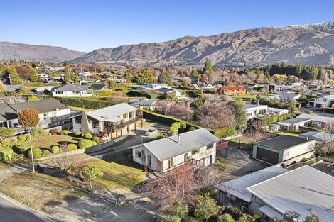 Photo of property in 37 Hunter Crescent, Wanaka, 9305