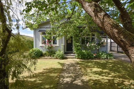 Photo of property in 6 Davy Street, Carterton, 5713