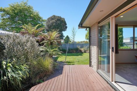 Photo of property in 8 Brookby Crescent, Avonhead, Christchurch, 8042