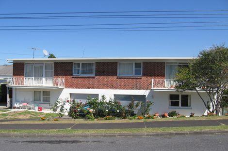 Photo of property in 4/2 Scarboro Terrace, Murrays Bay, Auckland, 0630