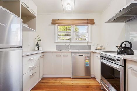 Photo of property in 61 Salford Street, Newlands, Wellington, 6037