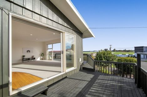 Photo of property in 1 Williams Avenue, Hawera, 4610