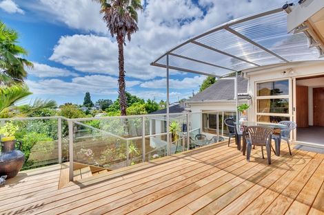 Photo of property in 1/8 Sunset Road, Unsworth Heights, Auckland, 0632