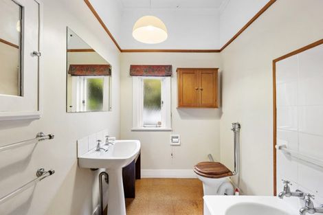 Photo of property in 15 Beauchamp Street, Karori, Wellington, 6012