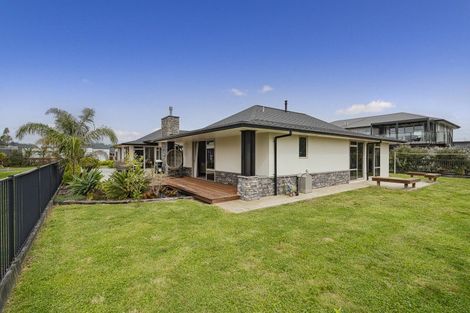 Photo of property in 15 Lady Jocelyn Place, Whitianga, 3510