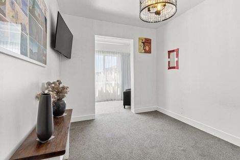 Photo of property in Devonport Apartments, 21/127 Saint Aubyn Street, New Plymouth, 4310