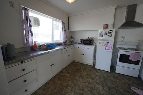 Photo of property in 3 Seddon Street, Takaro, Palmerston North, 4412