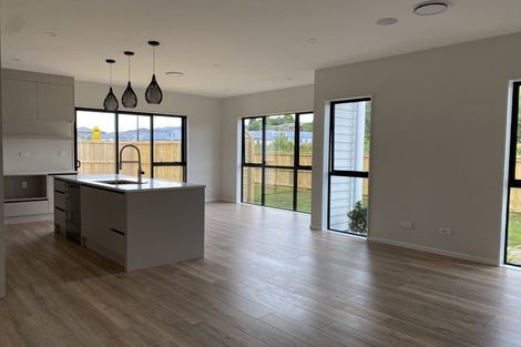 Photo of property in 28 Holcroft Street, Papakura, 2110