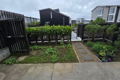 Photo of property in 28 Hobsonville Point Road, Hobsonville, Auckland, 0616